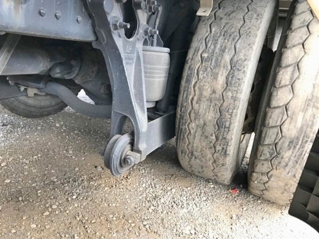 UDトラックスクオンアルミウイング大型（10t）[写真23]