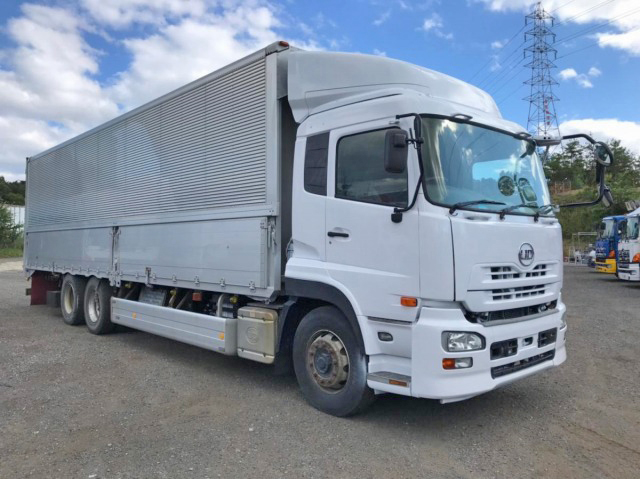 UDトラックスクオンアルミウイング大型（10t）[写真03]