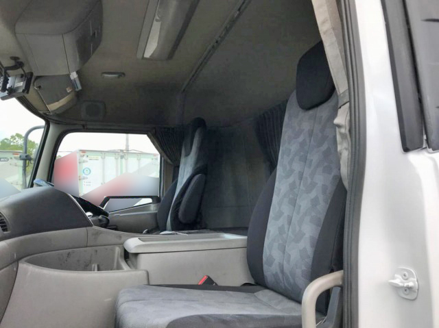 UDトラックスクオンアルミウイング大型（10t）[写真30]