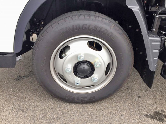 三菱ふそうキャンター平ボディ小型（2t・3t）[写真12]