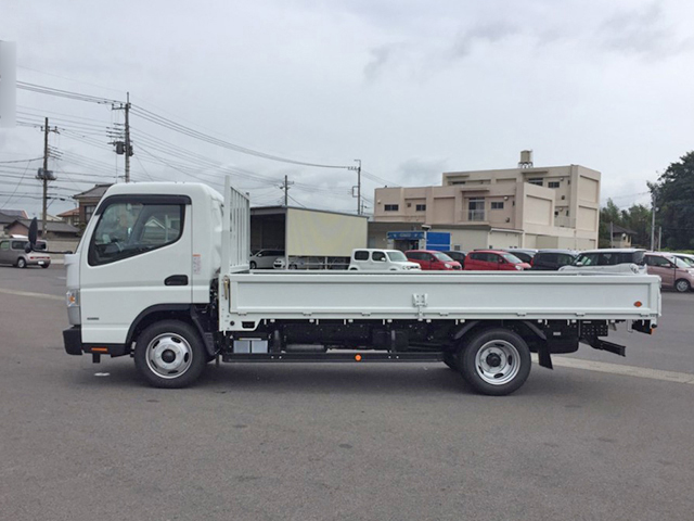 三菱ふそうキャンター平ボディ小型（2t・3t）[写真05]