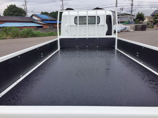 三菱ふそうキャンター平ボディ小型（2t・3t）[写真09]