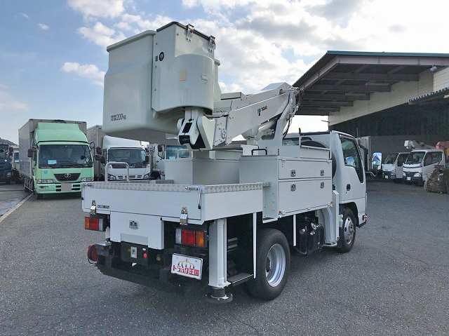 いすゞエルフ高所作業車小型（2t・3t）[写真02]