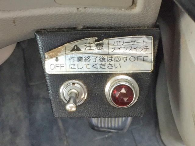 トヨタトヨエース平ボディ小型（2t・3t）[写真38]