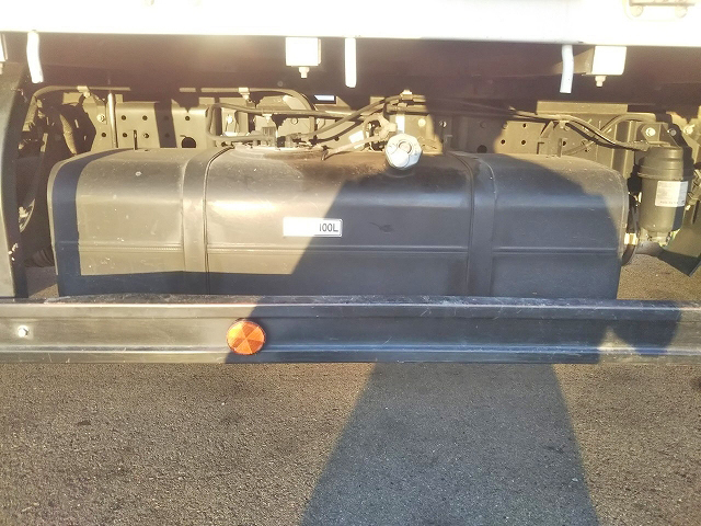 三菱ふそうキャンター平ボディ小型（2t・3t）[写真13]