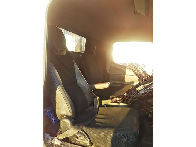 三菱ふそうキャンター平ボディ小型（2t・3t）[写真22]