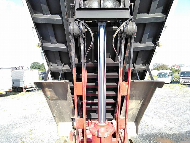 いすゞギガトレーラーヘッド（トラクターヘッド）大型（10t）[写真15]