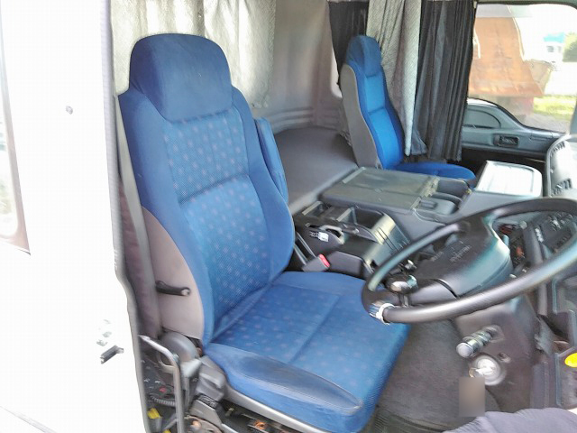 いすゞギガトレーラーヘッド（トラクターヘッド）大型（10t）[写真33]