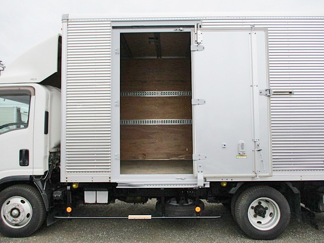 いすゞエルフアルミバン小型（2t・3t）[写真13]