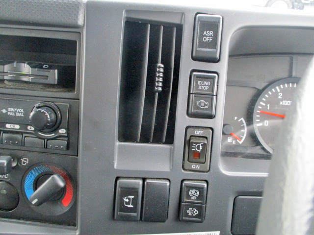 いすゞエルフアルミバン小型（2t・3t）[写真26]