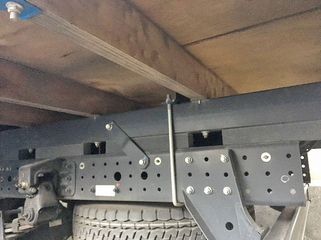 三菱ふそうキャンター平ボディ小型（2t・3t）[写真12]