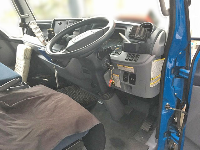 三菱ふそうキャンター平ボディ小型（2t・3t）[写真20]