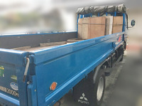 三菱ふそうキャンター平ボディ小型（2t・3t）[写真03]