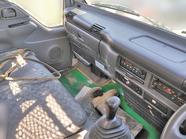 いすゞエルフ汚泥吸引車小型（2t・3t）[写真14]