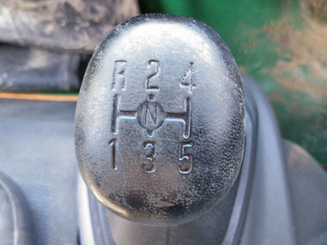 いすゞエルフ汚泥吸引車小型（2t・3t）[写真18]