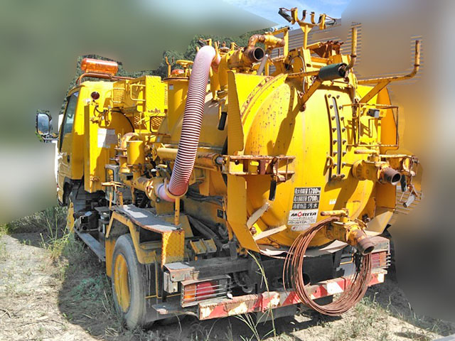 いすゞエルフ汚泥吸引車小型（2t・3t）[写真04]