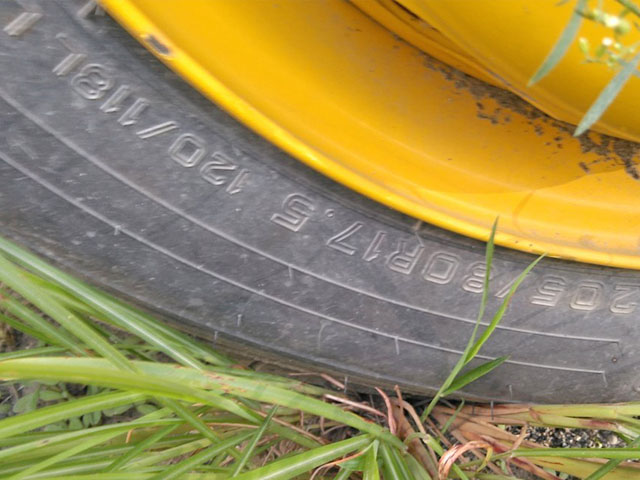 いすゞエルフ汚泥吸引車小型（2t・3t）[写真09]