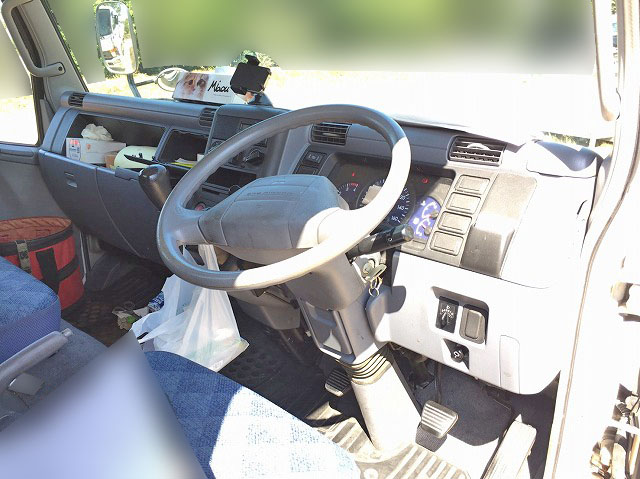 三菱ふそうキャンター平ボディ小型（2t・3t）[写真16]