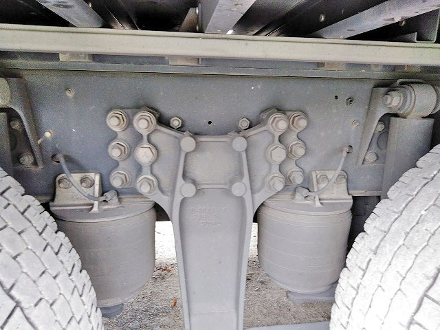 いすゞギガアルミウイング大型（10t）[写真10]