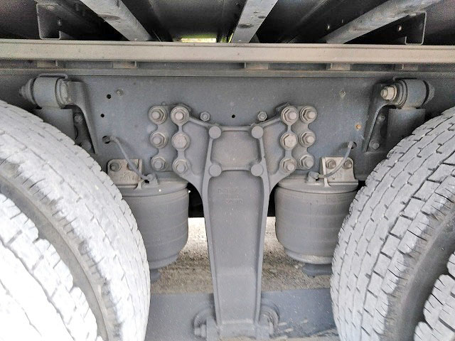 いすゞギガアルミウイング大型（10t）[写真13]