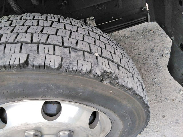 いすゞギガアルミウイング大型（10t）[写真15]