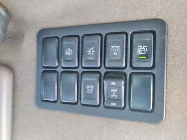 いすゞギガアルミウイング大型（10t）[写真22]