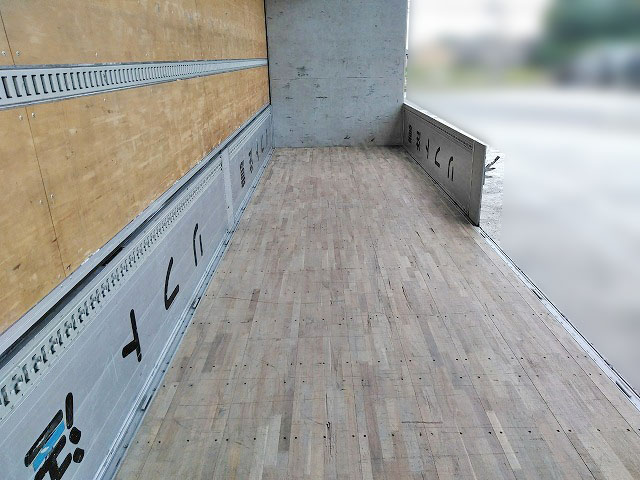 いすゞギガアルミウイング大型（10t）[写真06]