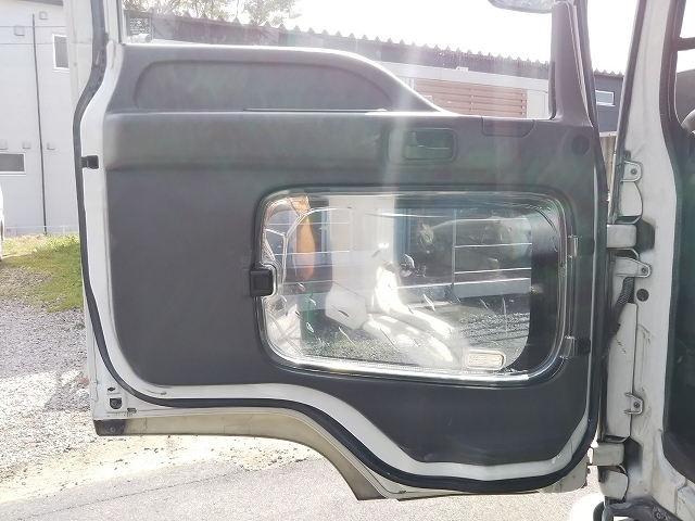 いすゞフォワードアルミブロック中型（4t）[写真24]