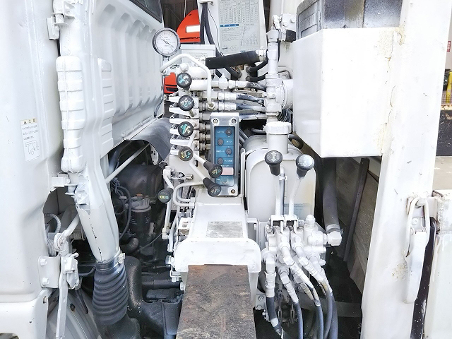 三菱ふそうキャンタークレーン5段小型（2t・3t）[写真13]