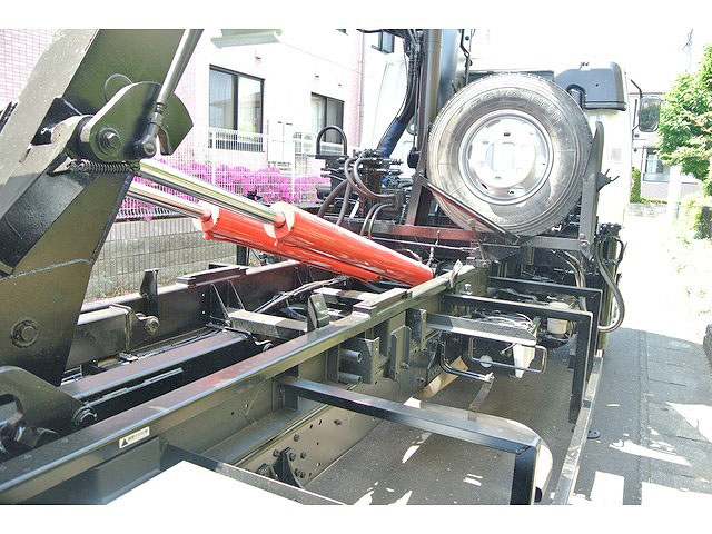 三菱ふそうファイターヒアブ付コンテナ専用車中型（4t）[写真17]