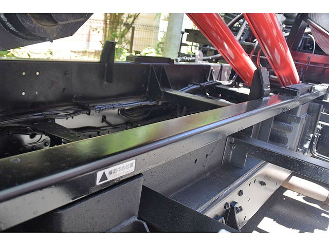 三菱ふそうファイターヒアブ付コンテナ専用車中型（4t）[写真18]