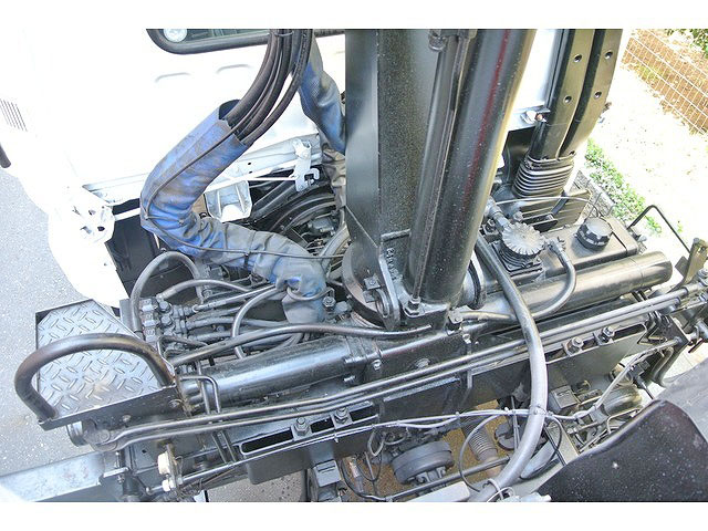 三菱ふそうファイターヒアブ付コンテナ専用車中型（4t）[写真20]