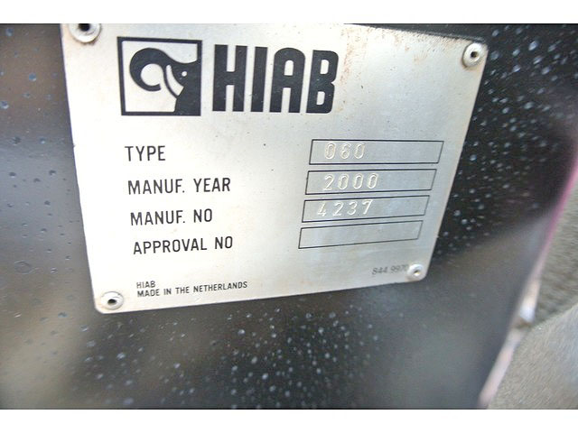 三菱ふそうファイターヒアブ付コンテナ専用車中型（4t）[写真21]