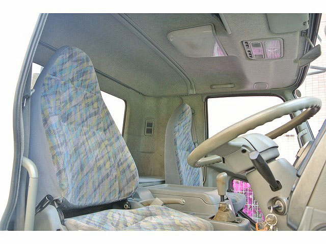 三菱ふそうファイターヒアブ付コンテナ専用車中型（4t）[写真31]