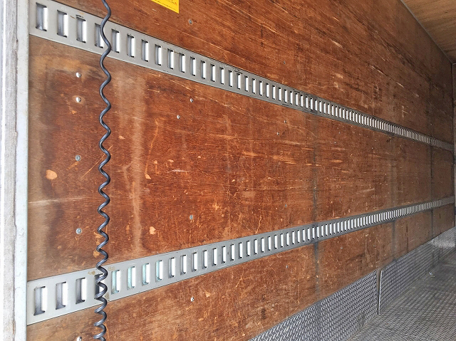 いすゞエルフアルミバン小型（2t・3t）[写真12]