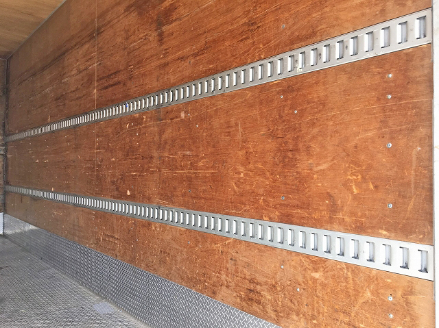 いすゞエルフアルミバン小型（2t・3t）[写真13]