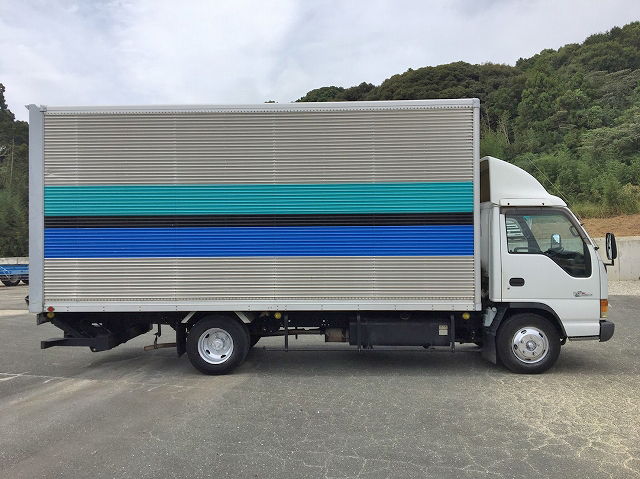いすゞエルフアルミバン小型（2t・3t）[写真06]