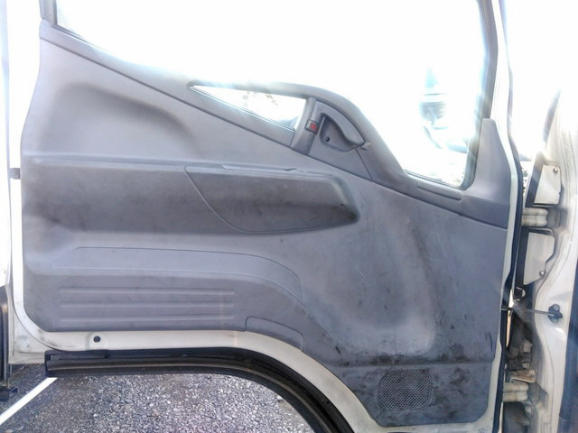三菱ふそうキャンター平ボディ小型（2t・3t）[写真27]