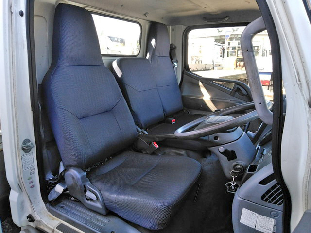 三菱ふそうキャンター平ボディ小型（2t・3t）[写真29]
