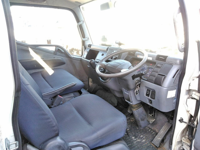 三菱ふそうキャンター平ボディ小型（2t・3t）[写真30]