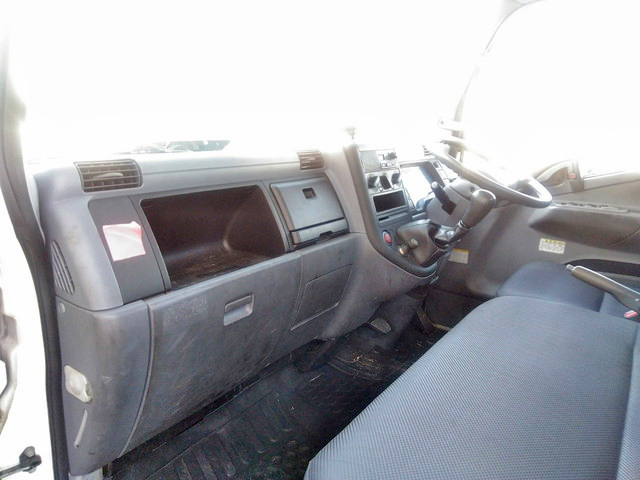 三菱ふそうキャンター平ボディ小型（2t・3t）[写真32]