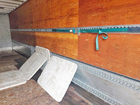 いすゞギガアルミウイング大型（10t）[写真10]