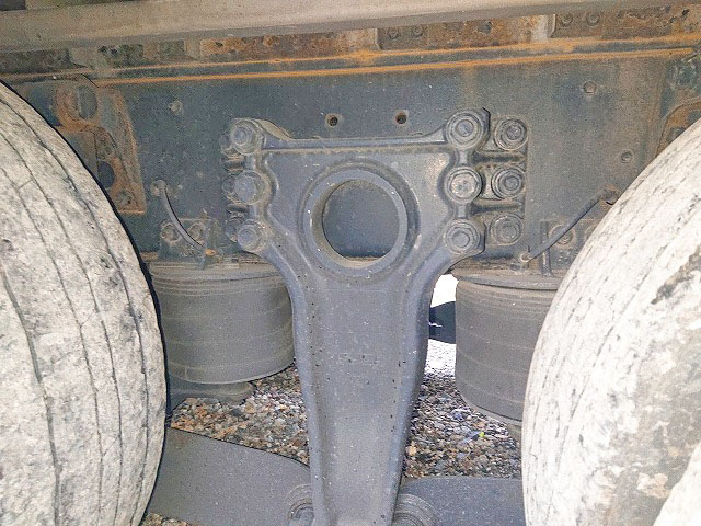 いすゞギガアルミウイング大型（10t）[写真13]