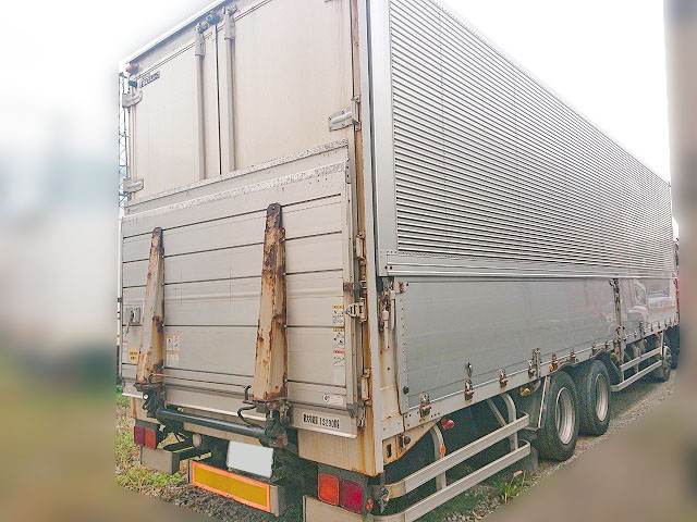 いすゞギガアルミウイング大型（10t）[写真03]