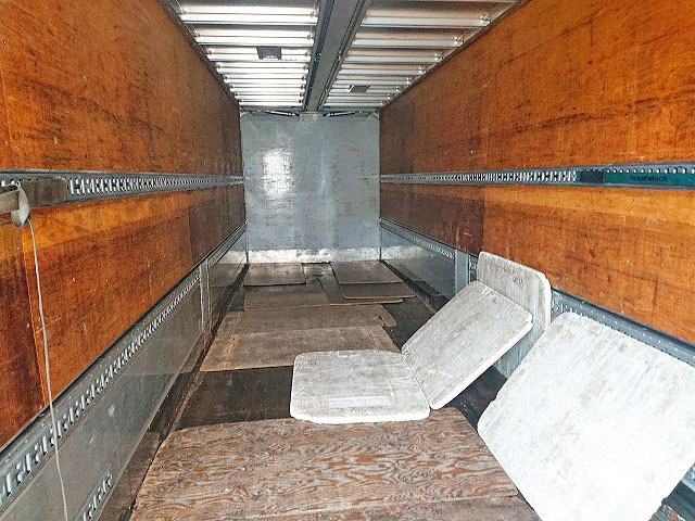 いすゞギガアルミウイング大型（10t）[写真08]