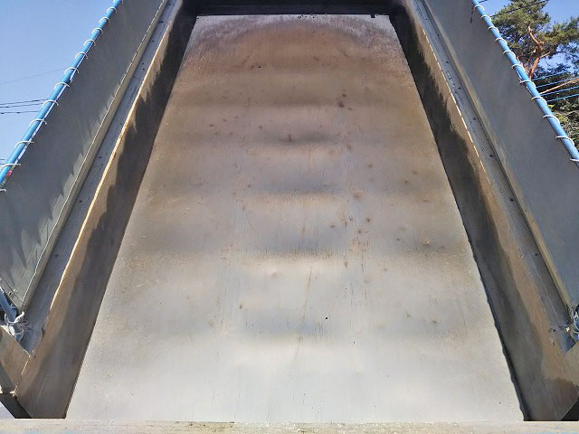 いすゞギガダンプ大型（10t）[写真10]