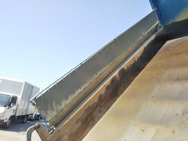 いすゞギガダンプ大型（10t）[写真11]