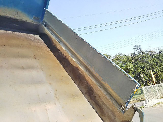 いすゞギガダンプ大型（10t）[写真12]