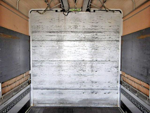 日野レンジャー幌ウイング中型（4t）[写真10]