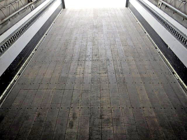 日野レンジャー幌ウイング中型（4t）[写真11]